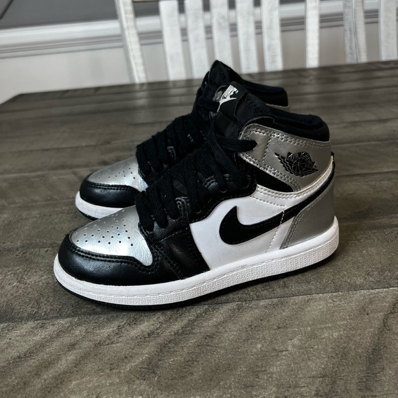 Nike Air Jordan 1 Retro High OG PreSchool 'Silver Toe' Sz 11 C - Picture 1 of 5